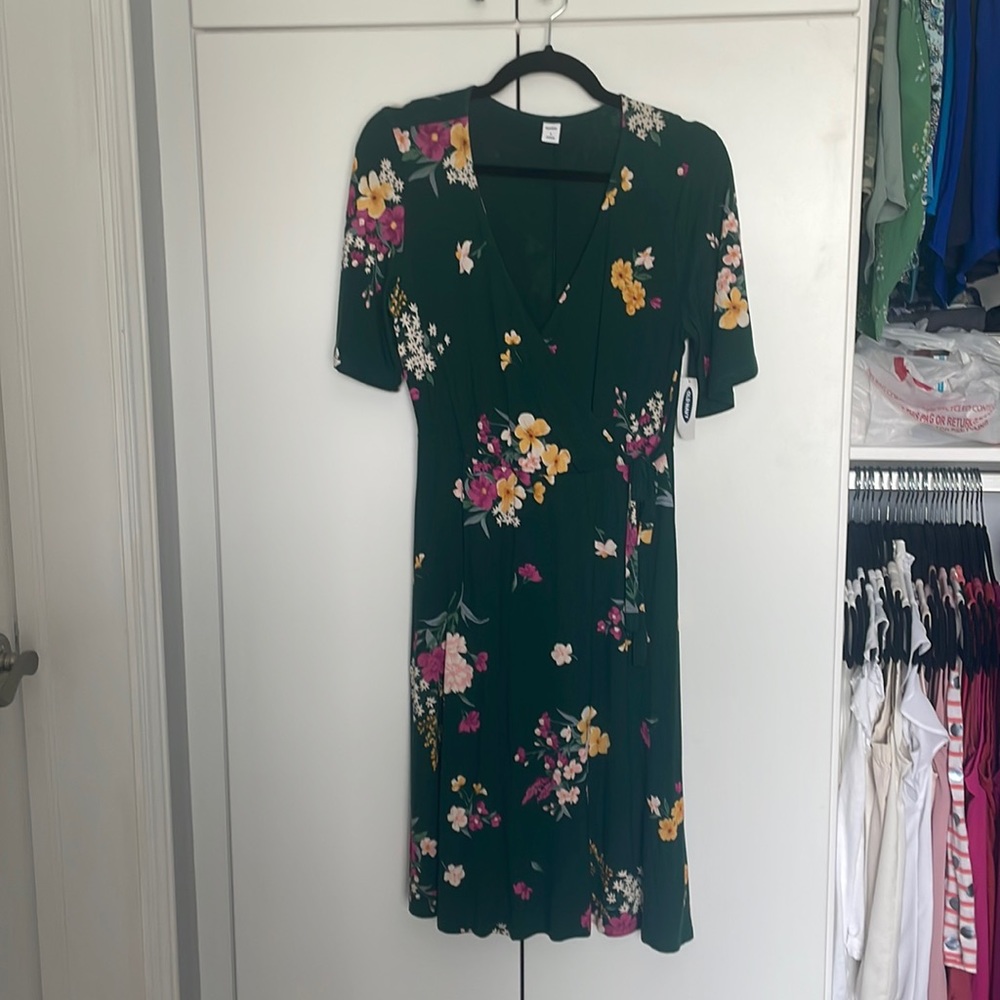 Old Navy dress size small green dress with floral design